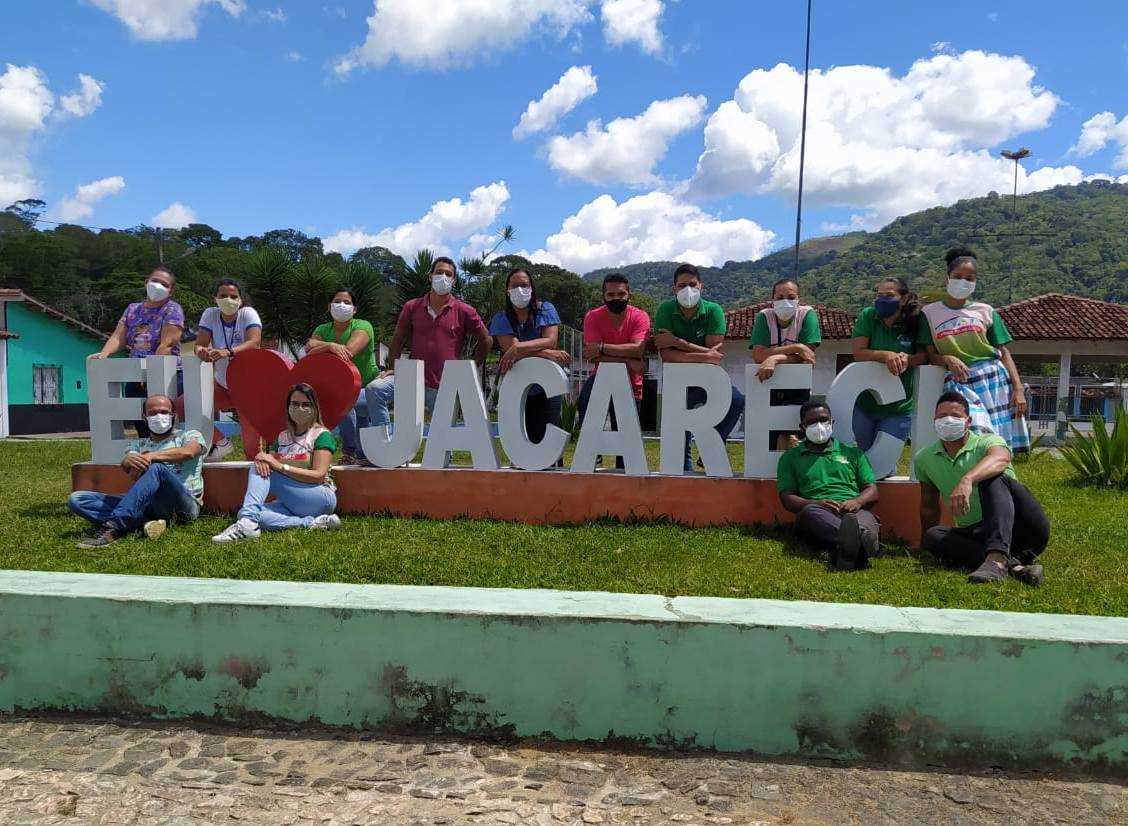 Camacã: Secretaria de Assistência Social vai a Jacareci e distribui alimentos e máscaras
